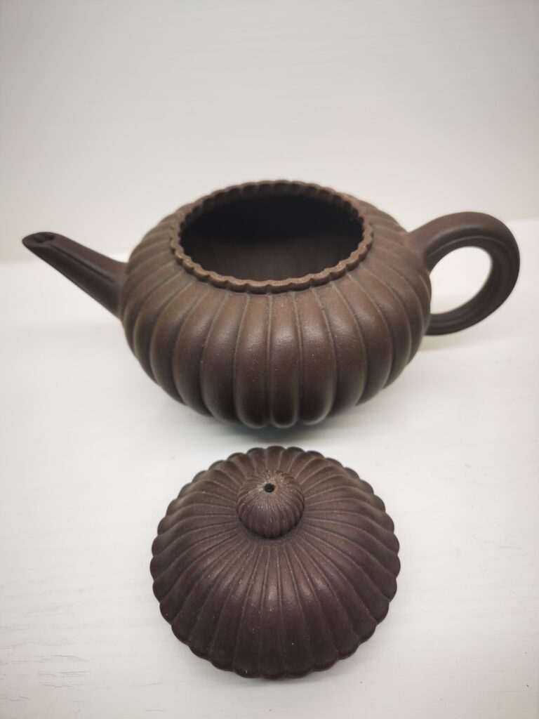 Authentic Yixing Teapots and teas for collectors