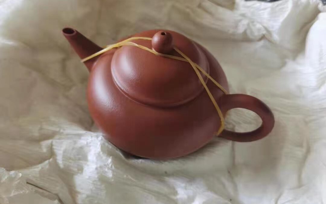 Packing the Yixing teapot