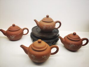 Four horizontal red clay teapot set