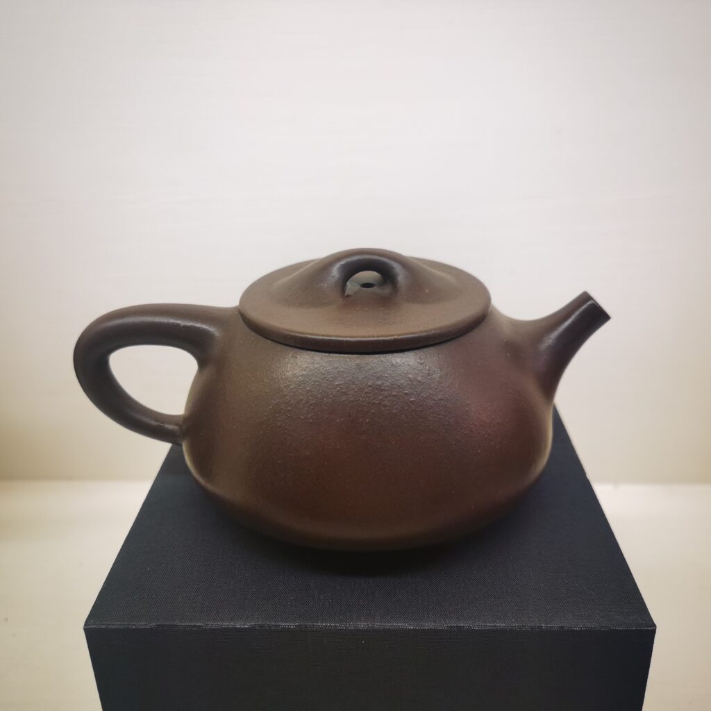 Authentic Yixing Teapots and teas for collectors