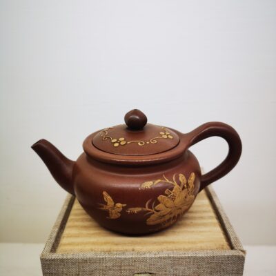 Mud Painted Purple Clay Teapot 泥绘紫砂圆壶