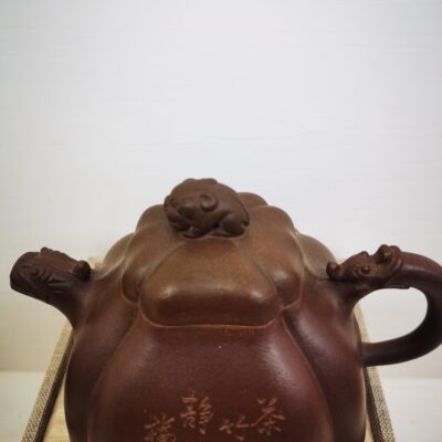 Square teapot with auspicious beasts 紫泥瑞兽四方壶