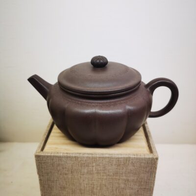 Purple Clay Ribbed Round Teapot 紫泥筋纹圆壶
