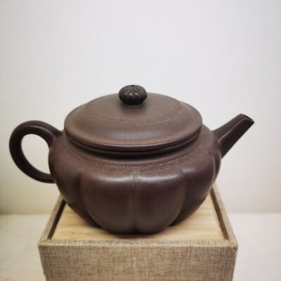 Purple Clay Ribbed Round Teapot 紫泥筋纹圆壶