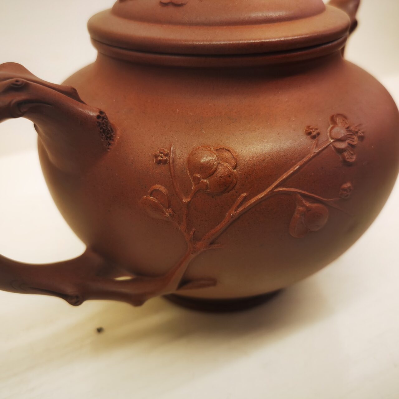 Red Mei Bao chun Teapot (红梅报春壶)