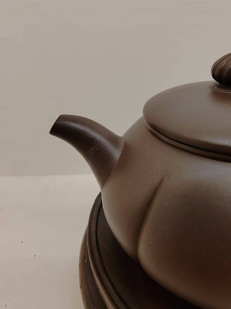 Crafting Excellence: Understanding the Soul of a Yixing Teapot 2 A close-up of an authentic Yixing Teapot showcasing the lid perfectly fitting on the body.
